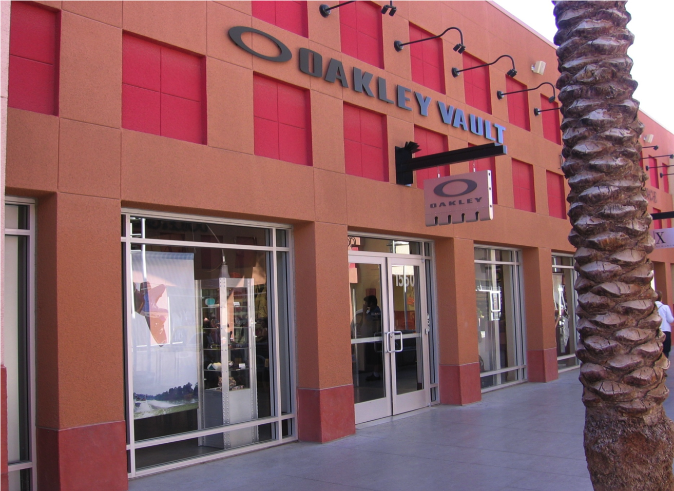 oakley vault outlet stores