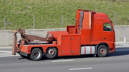 T & B Towing Hero Image