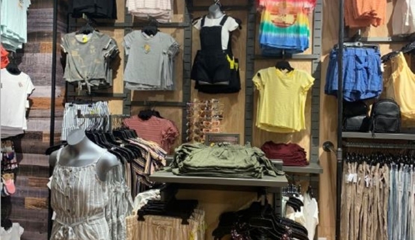 Tillys - Tustin, CA