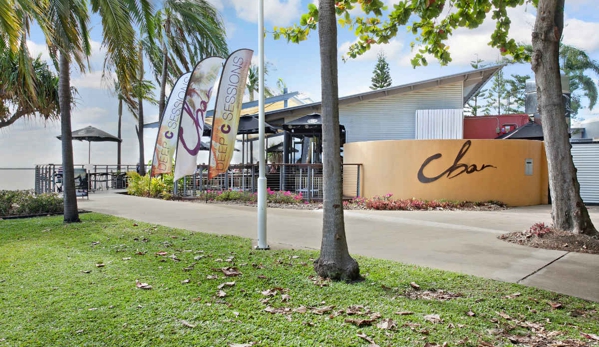 Beach House Motel - North Ward, QLD