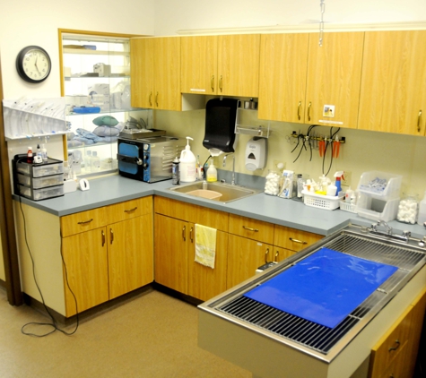 Quivira Crossing Veterinary Clinic - Overland Park, KS