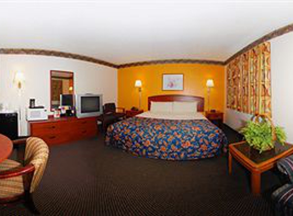 Super 8 by Wyndham Greensboro/Coliseum/Conv. - Greensboro, NC