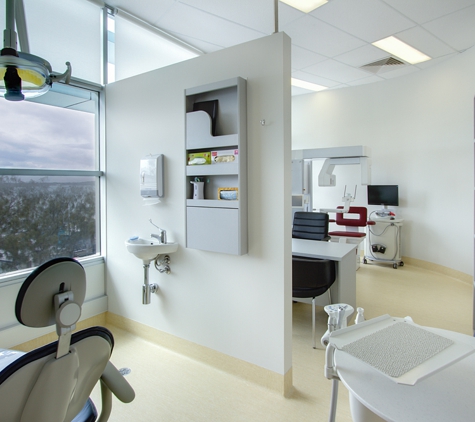 Davis Dental - Port Macquarie, NSW. Is Conveniently Located On Clarence Street In Port Macquarie.