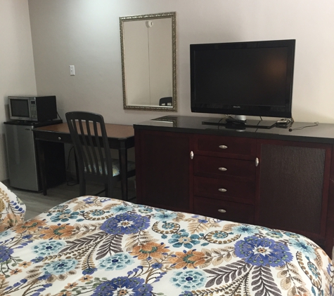 Flamingo Colony Motel - Sarasota, FL. Hilton quality furniture