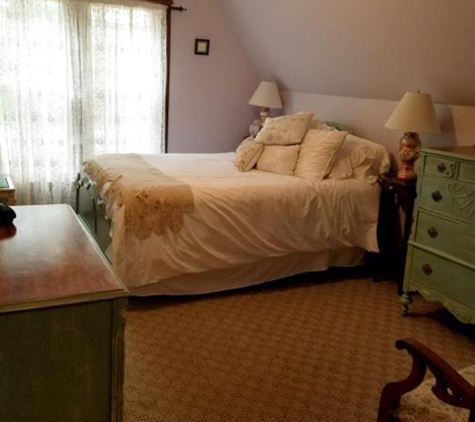 White Lions Bed And Breakfast - Winterset, IA