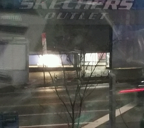 SKECHERS Factory Outlet - Bronx, NY