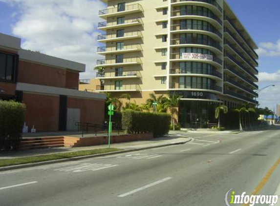 Coral Pointe Condominium - Miami, FL