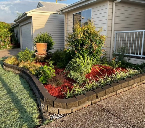 Paul's Plants - Carrara, QLD. MY NEW ‘postage stamp’ front garden !