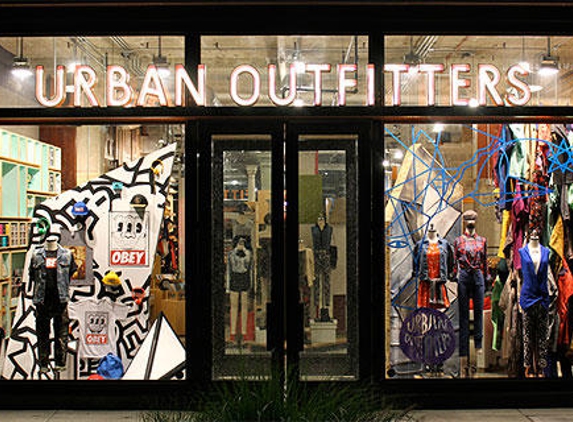 Urban Outfitters - Manhasset, NY