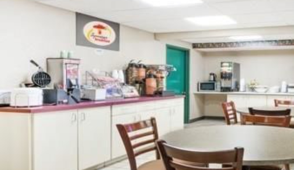 Super 8 by Wyndham Newcomerstown - Newcomerstown, OH