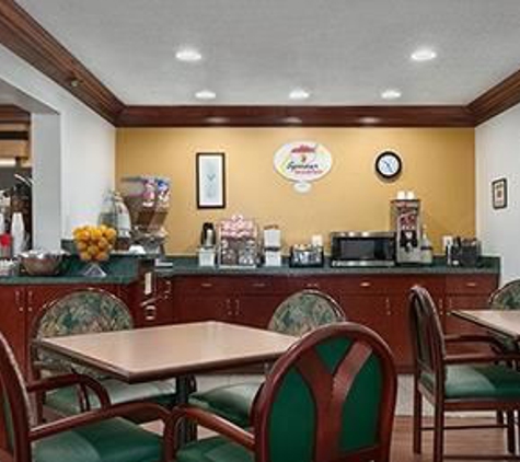 Super 8 by Wyndham Canton/Livonia Area - Canton, MI