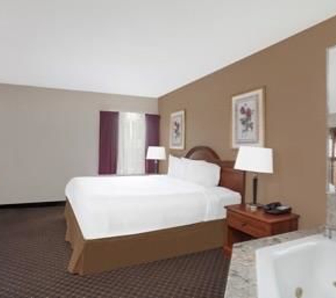 Baymont Inn & Suites - San Marcos, TX