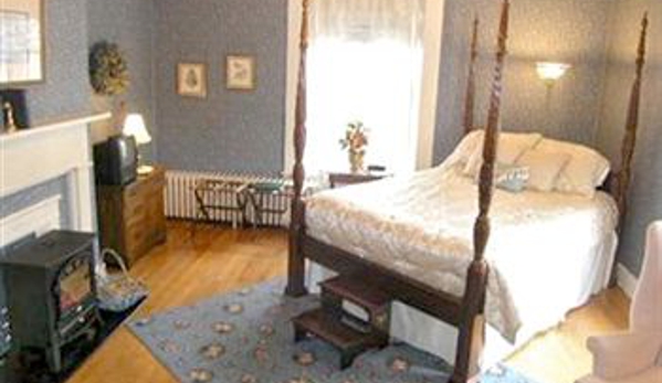 Carriage Inn Bed and Breakfast - Charles Town, WV