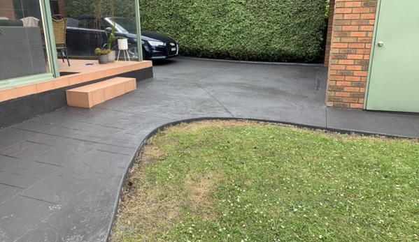 Hands on Concrete Vic
