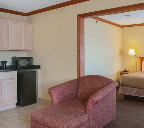 Quality Inn & Suites Detroit Metro Airport - Romulus, MI