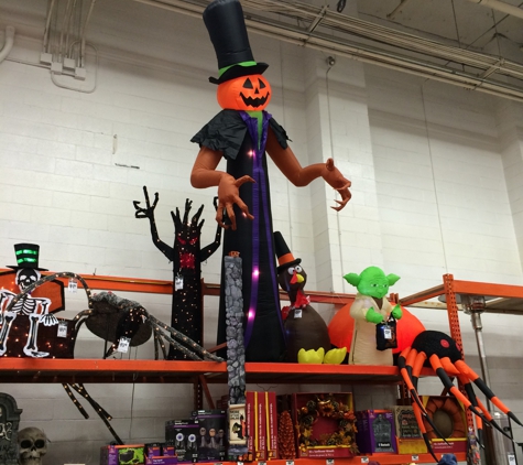 The Home Depot - Los Angeles, CA. Cool Halloween decorations!