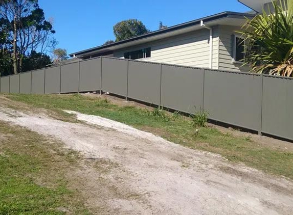 Fenceline (QLD) - Landsborough, QLD