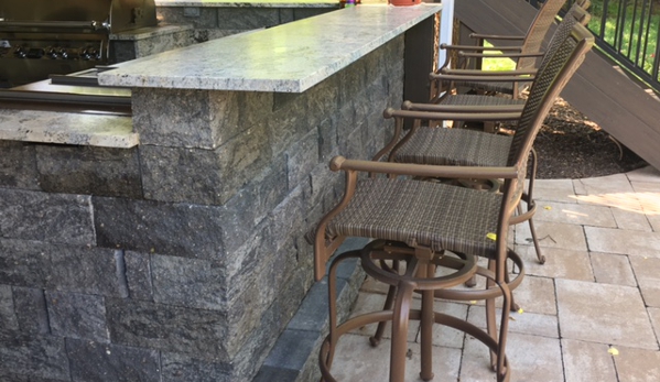Dreamscapes Inc - Lincoln, NE. Beautiful bar with granite counter top.