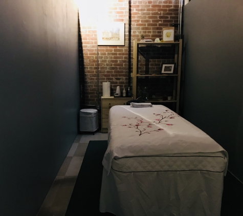 Lefoot Foot Reflexology - Providence, RI. Massage private room