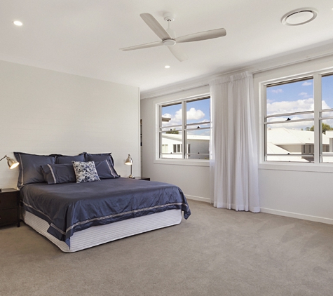 Bradnam's Windows & Doors - Bungalow, QLD. Aluminium Double Hung Window