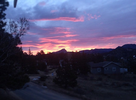 The Golden Leaf Inn - Estes Park, CO