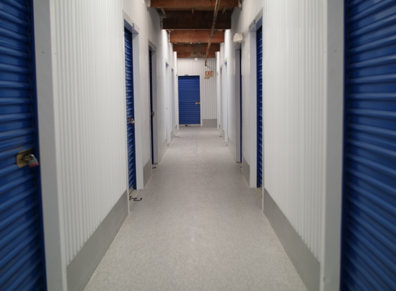Security Public Storage- Oceanside - Oceanside, CA. Ulta-clean facility