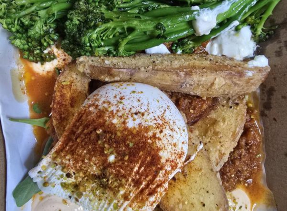 Corner Cafe 26 - Indooroopilly, QLD. THIS IS CHEF YAS'S SAVORY MINCE WITH POACHED EGGS, FRESH BROCCOLINI, KIPFLER POTATOS, SOUR CREAM AND A MILD CHILI DRESSING. VERY TASTY INDEED.