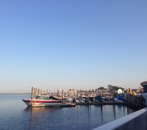 Peter's Clam Bar & Seafood Restaurant - Island Park, NY