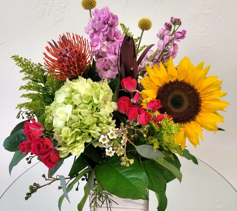 Nabi Florist - Austin, TX. Hello Sunshine