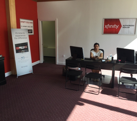 Xfinity Comcast Store Framingham Dealer - Framingham, MA