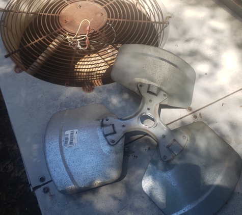 Aaac Service Heating And Air - McDonough, GA. Fan on a/c won't spin. Aaac Service heating and air McDonough found the hub missing on the blade,