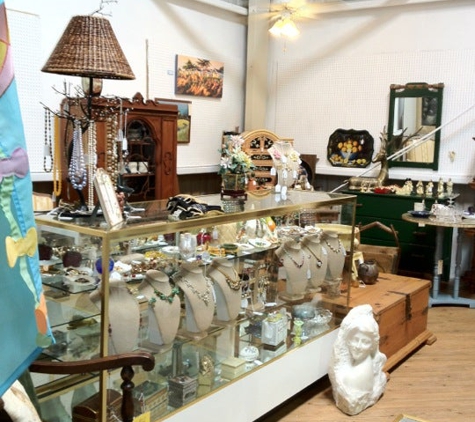 Carlsbad Village Art & Antique Mall - Carlsbad, CA