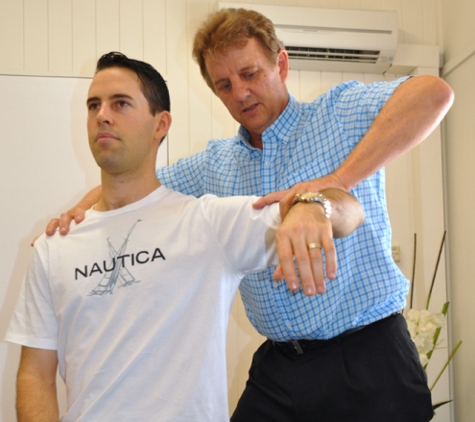 Ansell Chiropractic Centre - Mundingburra, QLD. Shoulder & Arm Pain Treatment