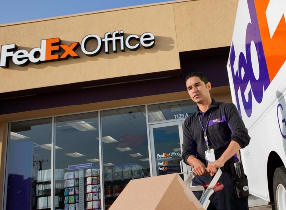 FedEx Office Ship Center - Irvine, CA