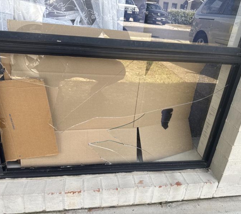 Glass Guru - Upper Mount Gravatt, QLD. What our window looked like before