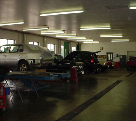 Armando's Collision Center Inc - Kenosha, WI