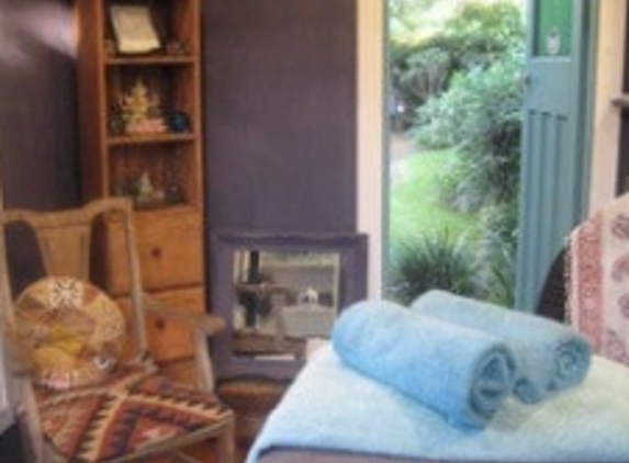Suzanna Hammond @ Islands of Bliss - Gladesville, NSW. Soothe Your Cares Away In A Relaxing Garden Massage Clinic