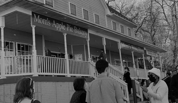 Mom's Apple Pie - Occoquan, VA