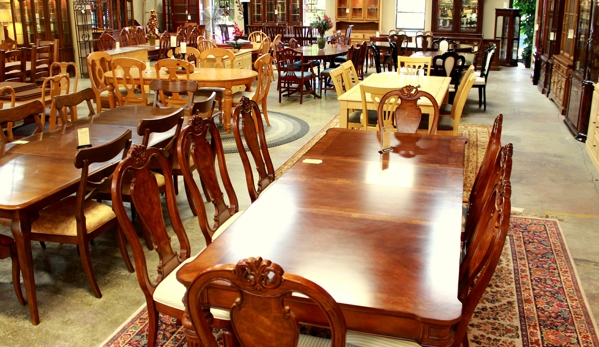 Upscale Consignment Furniture & Decor - Gladstone, OR