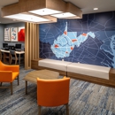 Holiday Inn Express & Suites Fairmont by IHG - Hotels