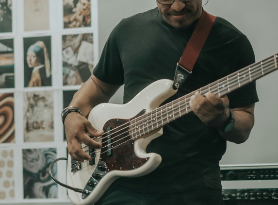 Illawarra Drum & Music Academy - Blackbutt, NSW. Bass Guitar Lessons