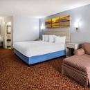 Days Inn & Suites by Wyndham Williamsburg Colonial - Motels