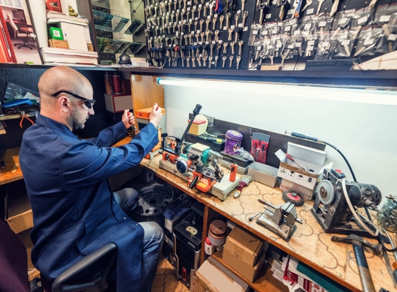 Eddie Williams Locksmiths - Cairns City, QLD. https://eddiewilliamslocksmiths.com.au/