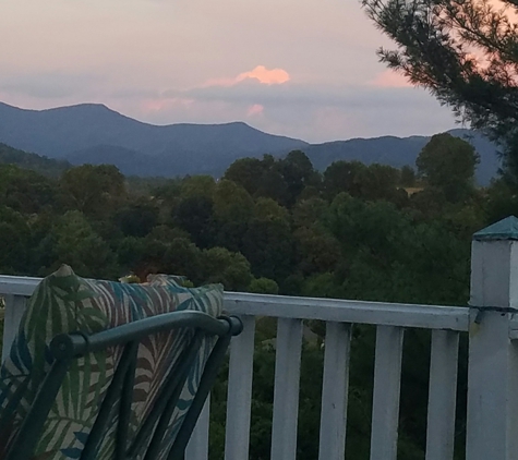 Norally Vacation Rentals - Weaverville, NC