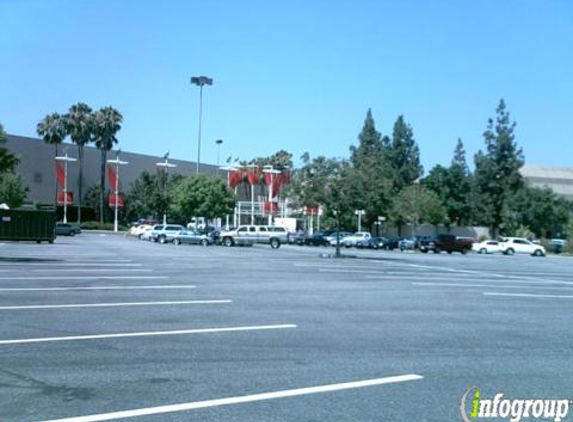 SKECHERS Retail - West Covina, CA