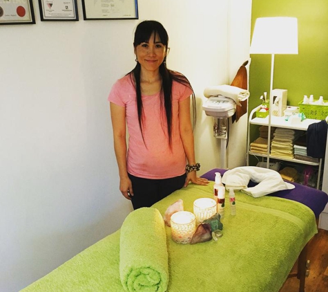 Chameleon New Age Salon - Surfers Paradise, QLD. Beautician for massage,waxing, facials and more