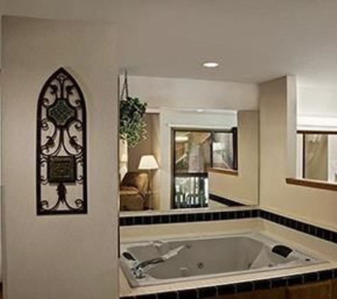 Baymont Inn & Suites - Whitewater, WI