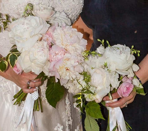 Little Triffids Flowers - Wagga Wagga, NSW. My wedding bouquet and bridesmaid bouquet