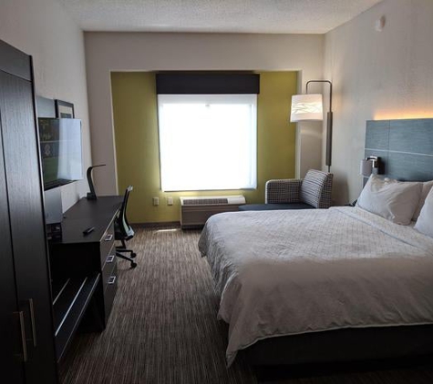 Holiday Inn Express & Suites Charlotte-Concord-I-85 - Concord, NC