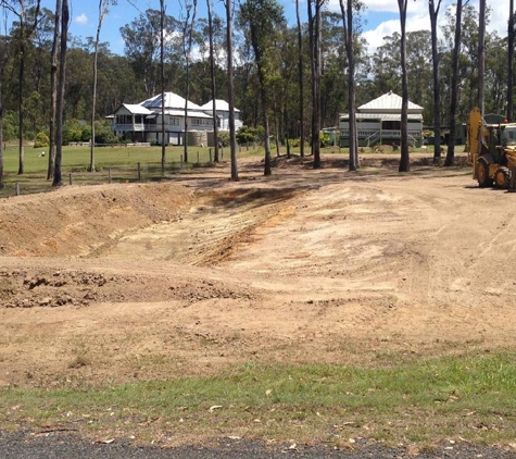 Hanlon Excavation and Demolition - Alloway, QLD. Dam Building and Repairs